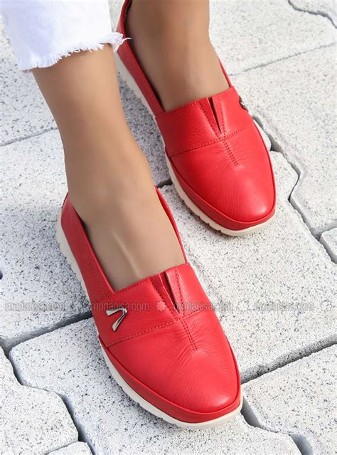 casual red shoes for women.